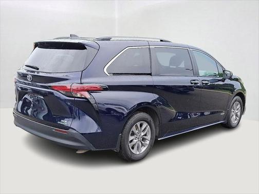 2021 Toyota Sienna XLE 7 Passenger