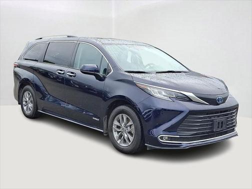 2021 Toyota Sienna XLE 7 Passenger