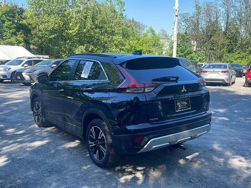 Labrador Black Pearl 2023 Mitsubishi Eclipse Cross SE