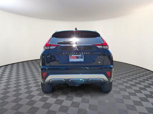 Labrador Black Pearl 2023 Mitsubishi Eclipse Cross SE