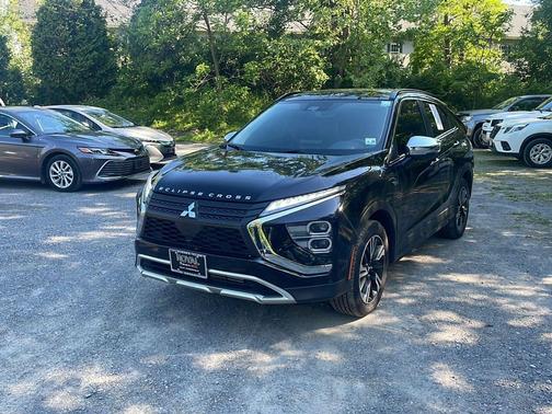 Labrador Black Pearl 2023 Mitsubishi Eclipse Cross SE