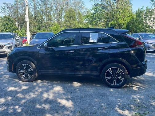 Labrador Black Pearl 2023 Mitsubishi Eclipse Cross SE