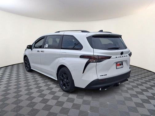 0040 2026 Toyota Sienna Woodland Edition