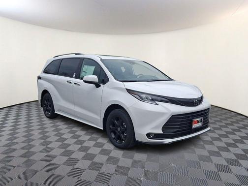 0040 2026 Toyota Sienna Woodland Edition
