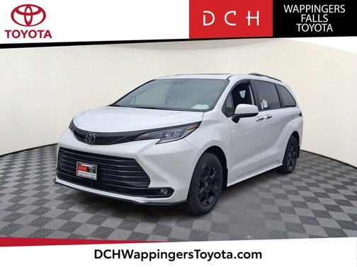 0040 2026 Toyota Sienna Woodland Edition