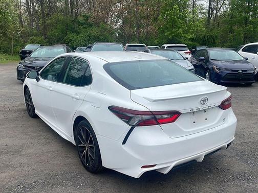 Ice Cap 2024 Toyota Camry SE