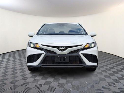 Ice Cap 2024 Toyota Camry SE