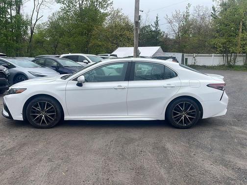 Ice Cap 2024 Toyota Camry SE