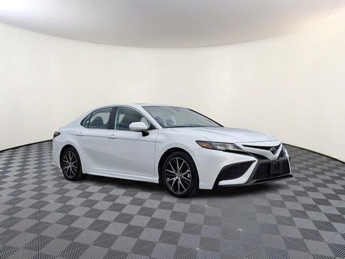 Ice Cap 2024 Toyota Camry SE