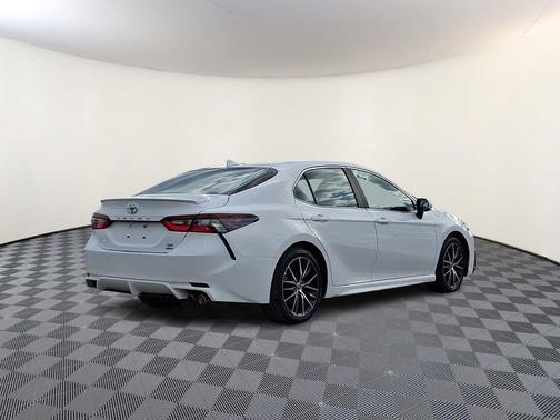 Ice Cap 2024 Toyota Camry SE