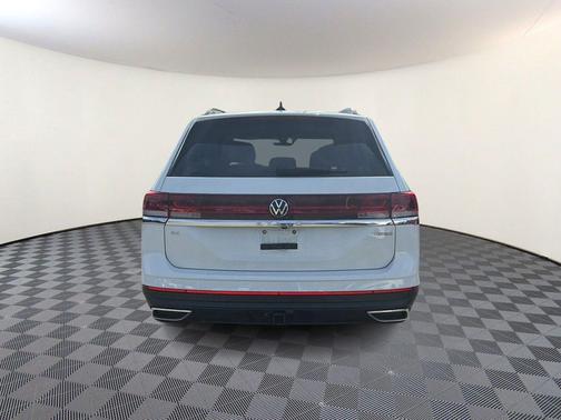 Pure White 2025 Volkswagen Atlas 2.0T SE w/Technology 4MOTION