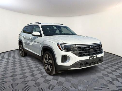 Pure White 2025 Volkswagen Atlas 2.0T SE w/Technology 4MOTION