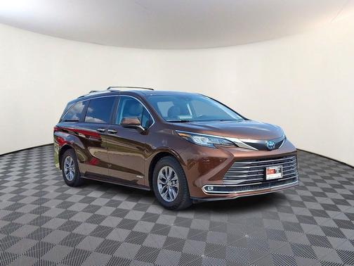 Sunset Bronze Mica 2021 Toyota Sienna XLE 7 Passenger