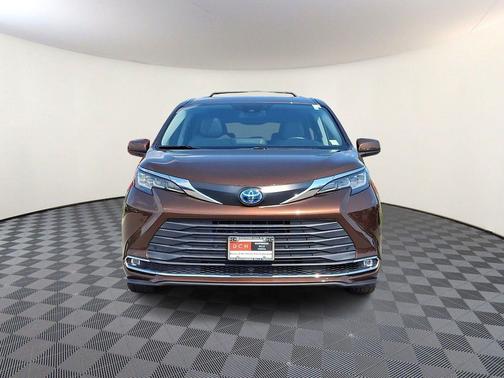 Sunset Bronze Mica 2021 Toyota Sienna XLE 7 Passenger