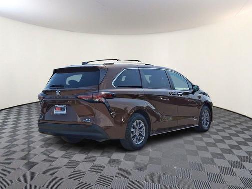 Sunset Bronze Mica 2021 Toyota Sienna XLE 7 Passenger