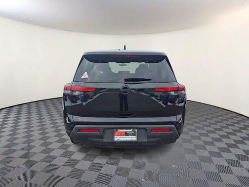 2022 Nissan Pathfinder S 4WD