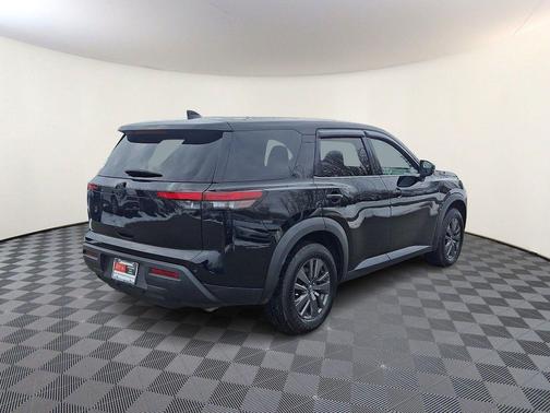 2022 Nissan Pathfinder S 4WD