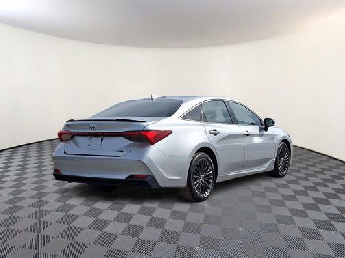 2020 Toyota Avalon Hybrid XSE
