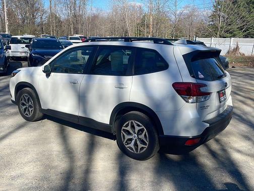 Crystal White Pearl 2023 Subaru Forester Premium