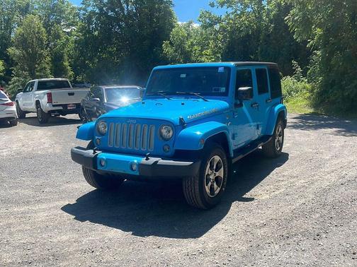 Chief Clearcoat 2017 Jeep Wrangler Unlimited Sahara