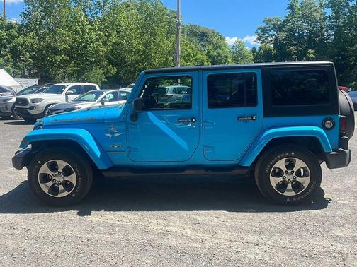 Chief Clearcoat 2017 Jeep Wrangler Unlimited Sahara