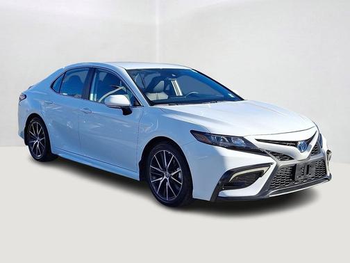 2024 Toyota Camry Hybrid SE