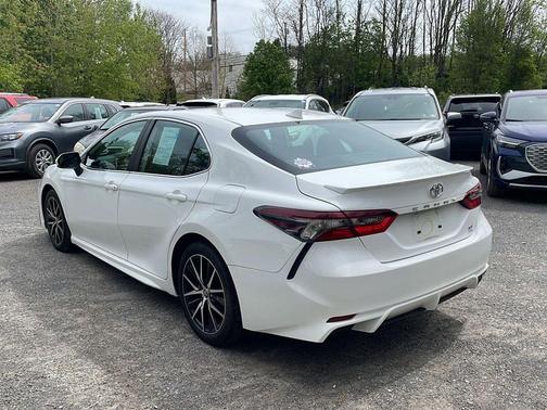 Ice Cap 2023 Toyota Camry SE