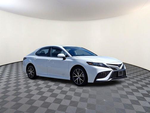 Ice Cap 2023 Toyota Camry SE