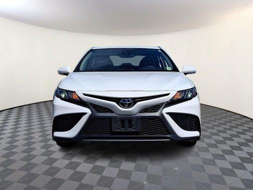 Ice Cap 2023 Toyota Camry SE