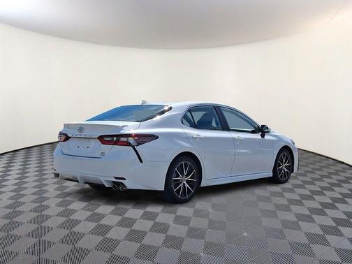 Ice Cap 2023 Toyota Camry SE