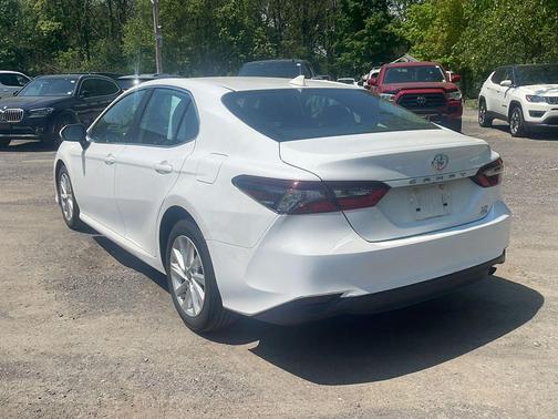 Ice Cap 2024 Toyota Camry LE