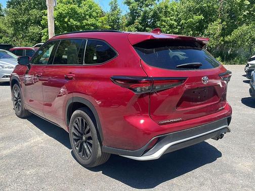 Ruby Flare Pearl 2024 Toyota Highlander XSE
