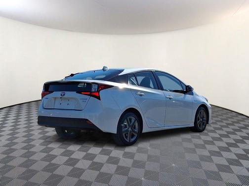 Blizzard Pearl 2020 Toyota Prius XLE