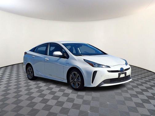Blizzard Pearl 2020 Toyota Prius XLE