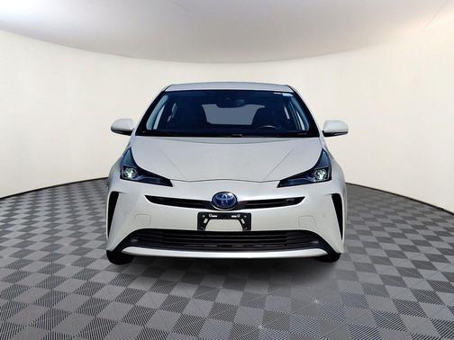 Blizzard Pearl 2020 Toyota Prius XLE