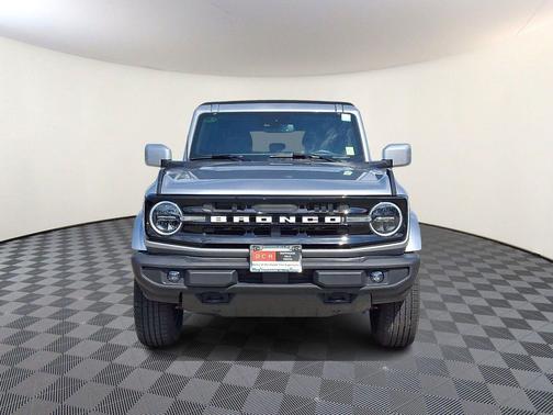 Iconic Silver Metallic 2023 Ford Bronco Outer Banks