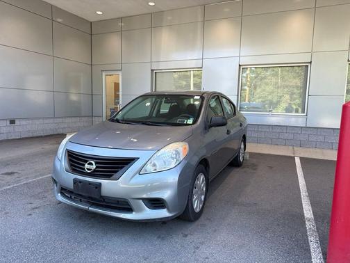 Magnetic Gray Metallic 2013 Nissan Versa 1.6 S
