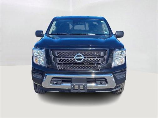 2022 Nissan Titan SV