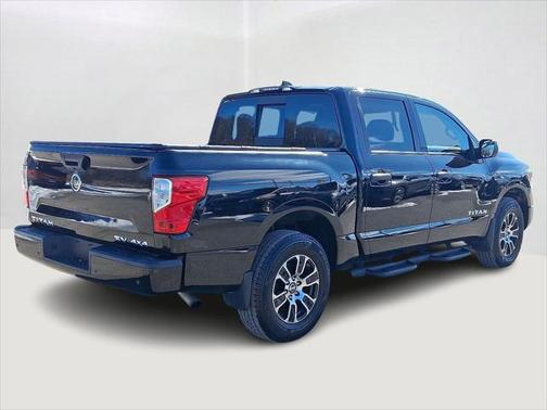 2022 Nissan Titan SV
