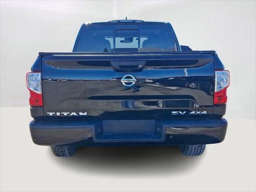 2022 Nissan Titan SV