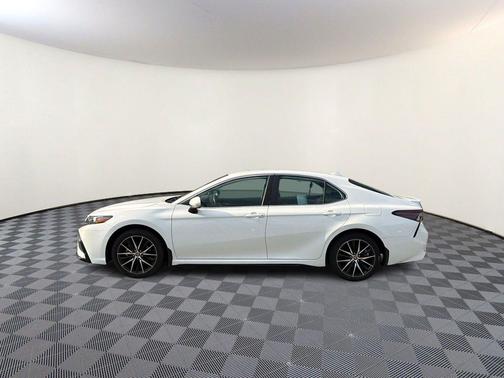 Ice 2024 Toyota Camry SE