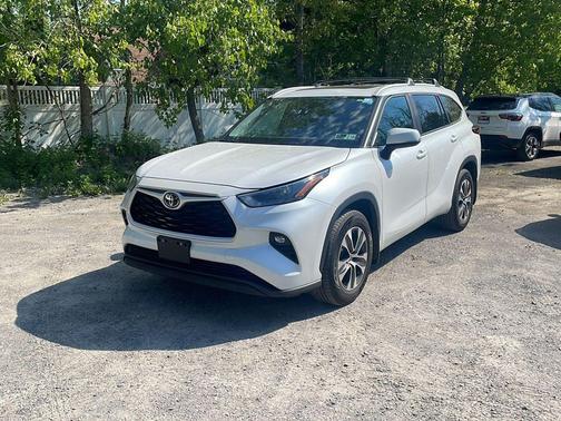 Wind Chill Pearl 2023 Toyota Highlander XLE