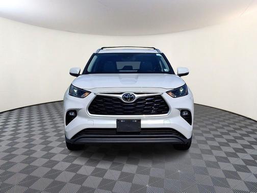 Wind Chill Pearl 2023 Toyota Highlander XLE