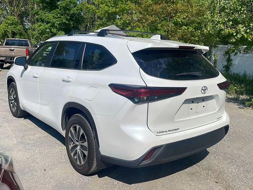 Wind Chill Pearl 2023 Toyota Highlander XLE