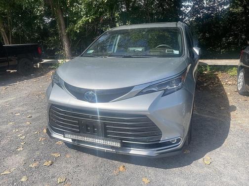 2024 Toyota Sienna Platinum 7 Passenger