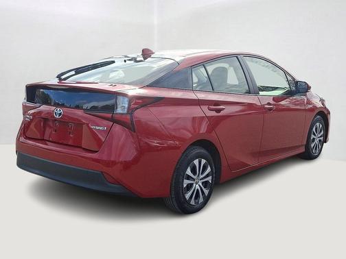 2022 Toyota Prius LE