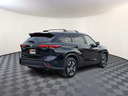 Midnight Black Metallic 2023 Toyota Highlander XLE