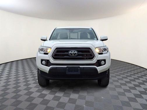 White 2022 Toyota Tacoma SR5