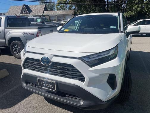 2022 Toyota RAV4 Hybrid XLE
