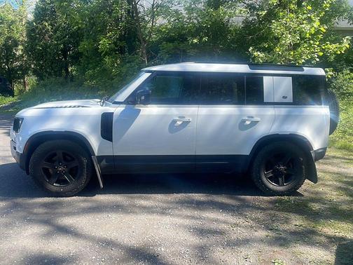 Fuji White 2022 Land Rover Defender 110 S